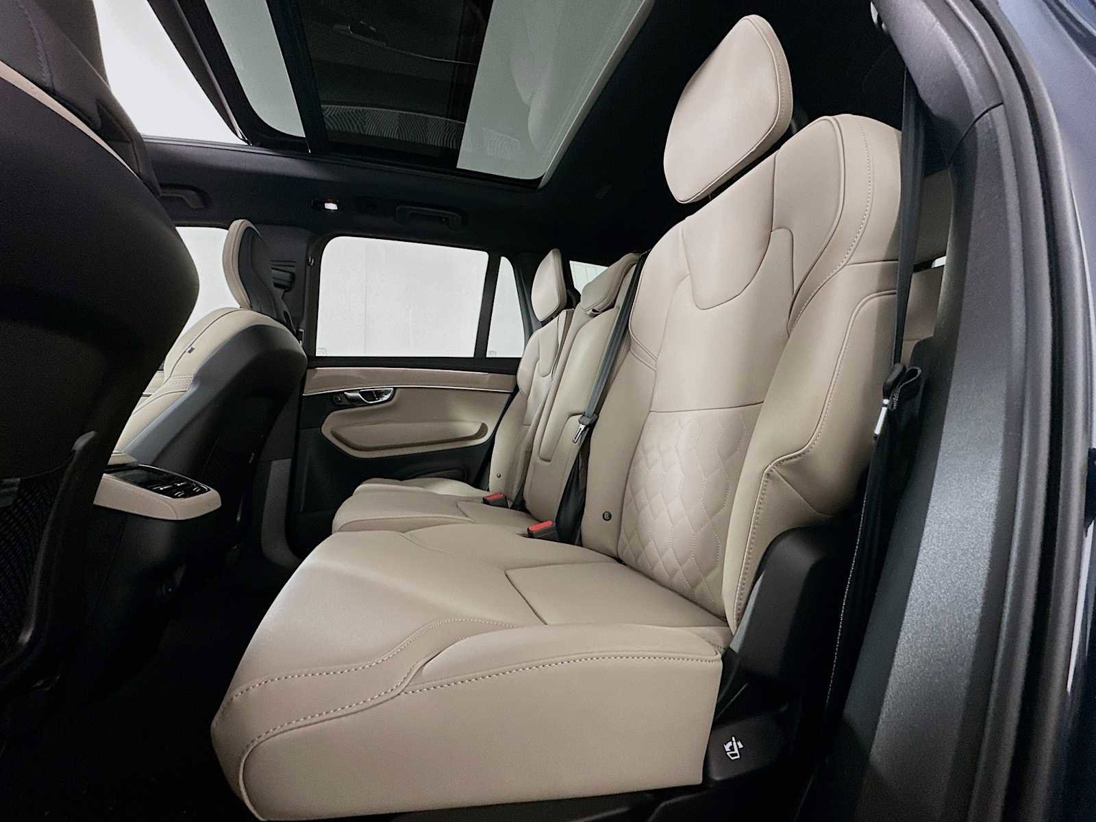 New 2026 Volvo XC90 B6 Plus w/ Protection Package Premier image 23