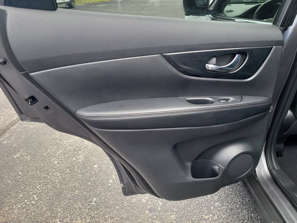 Used 2016 Nissan Rogue SL w/ SL Premium Package AWD/4WD image 10
