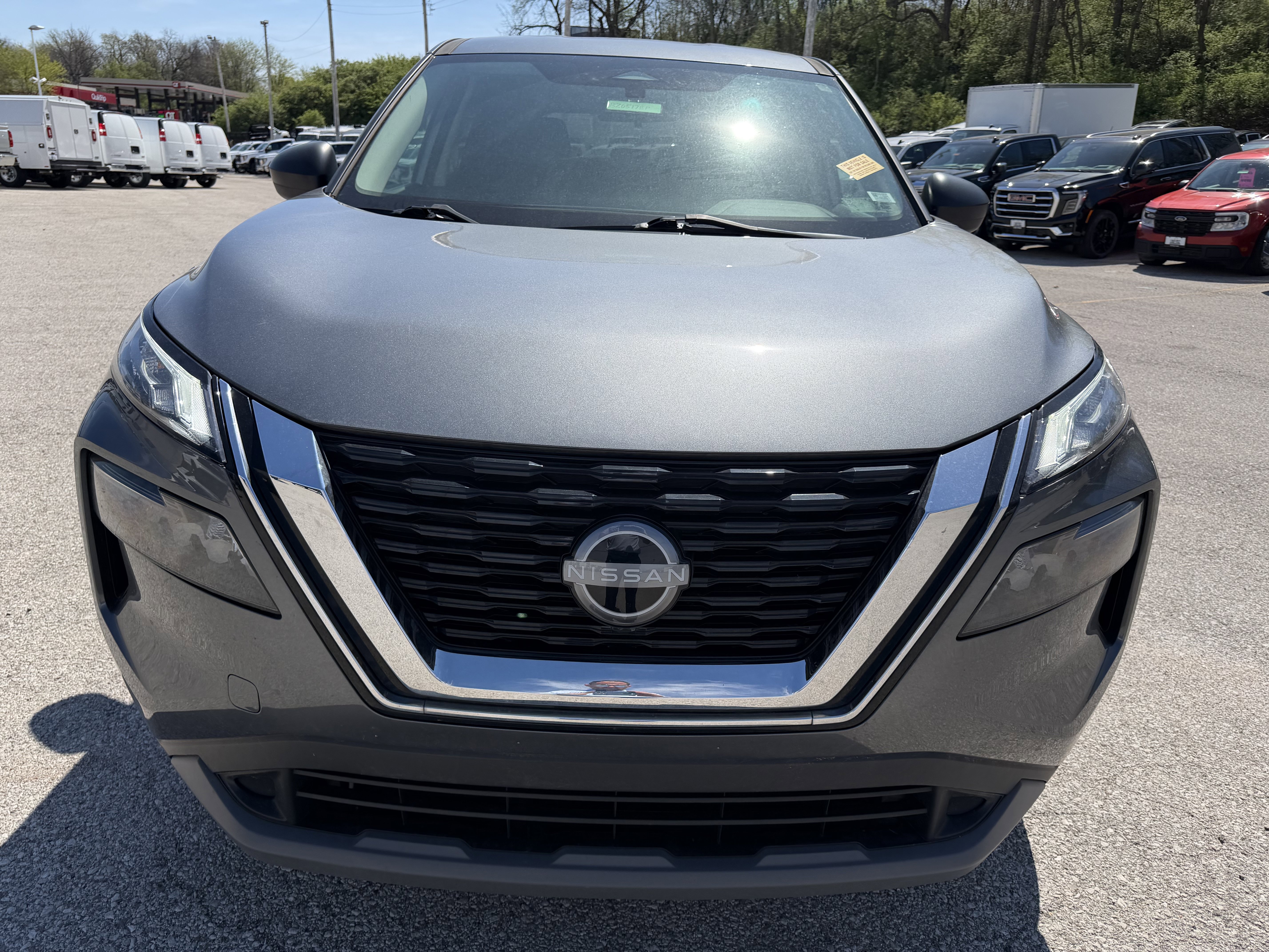 Used 2023 Nissan Rogue S image 2