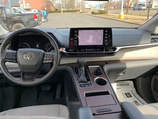 Used 2023 Toyota Sienna LE image 15