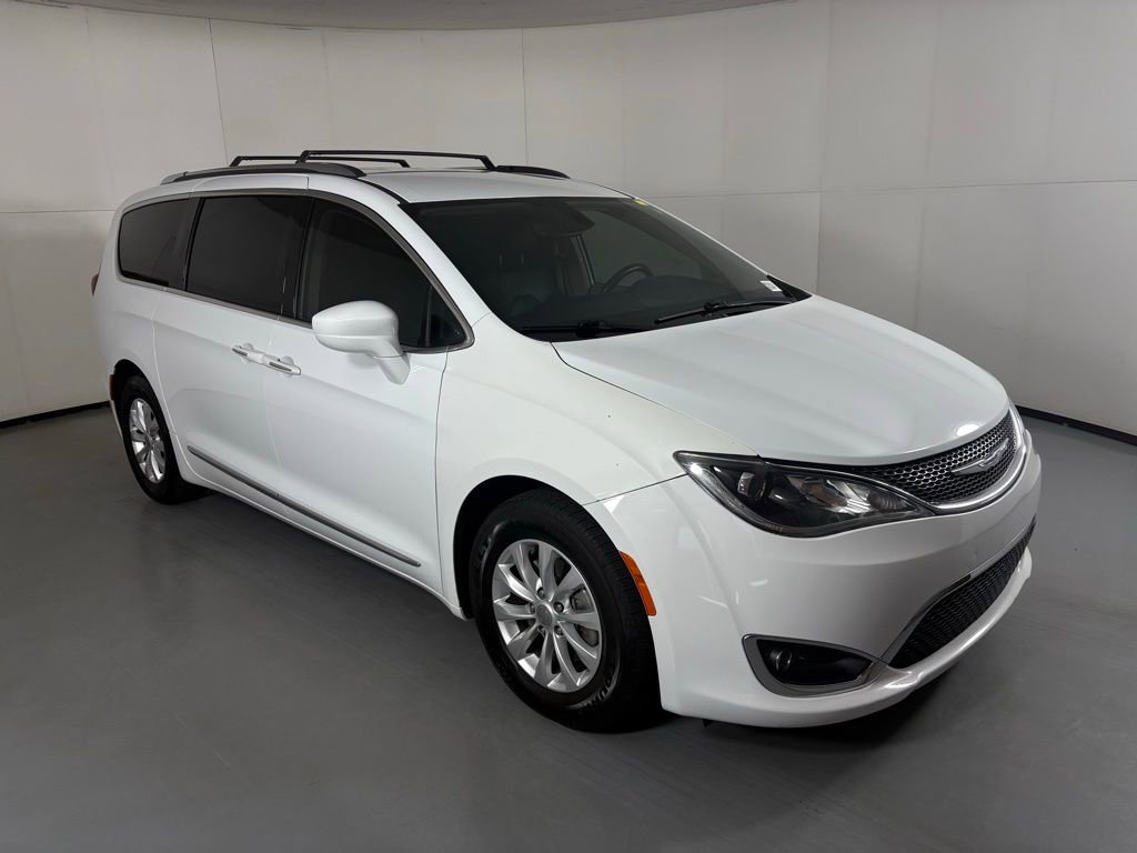 Used 2019 Chrysler Pacifica Touring-L image 2