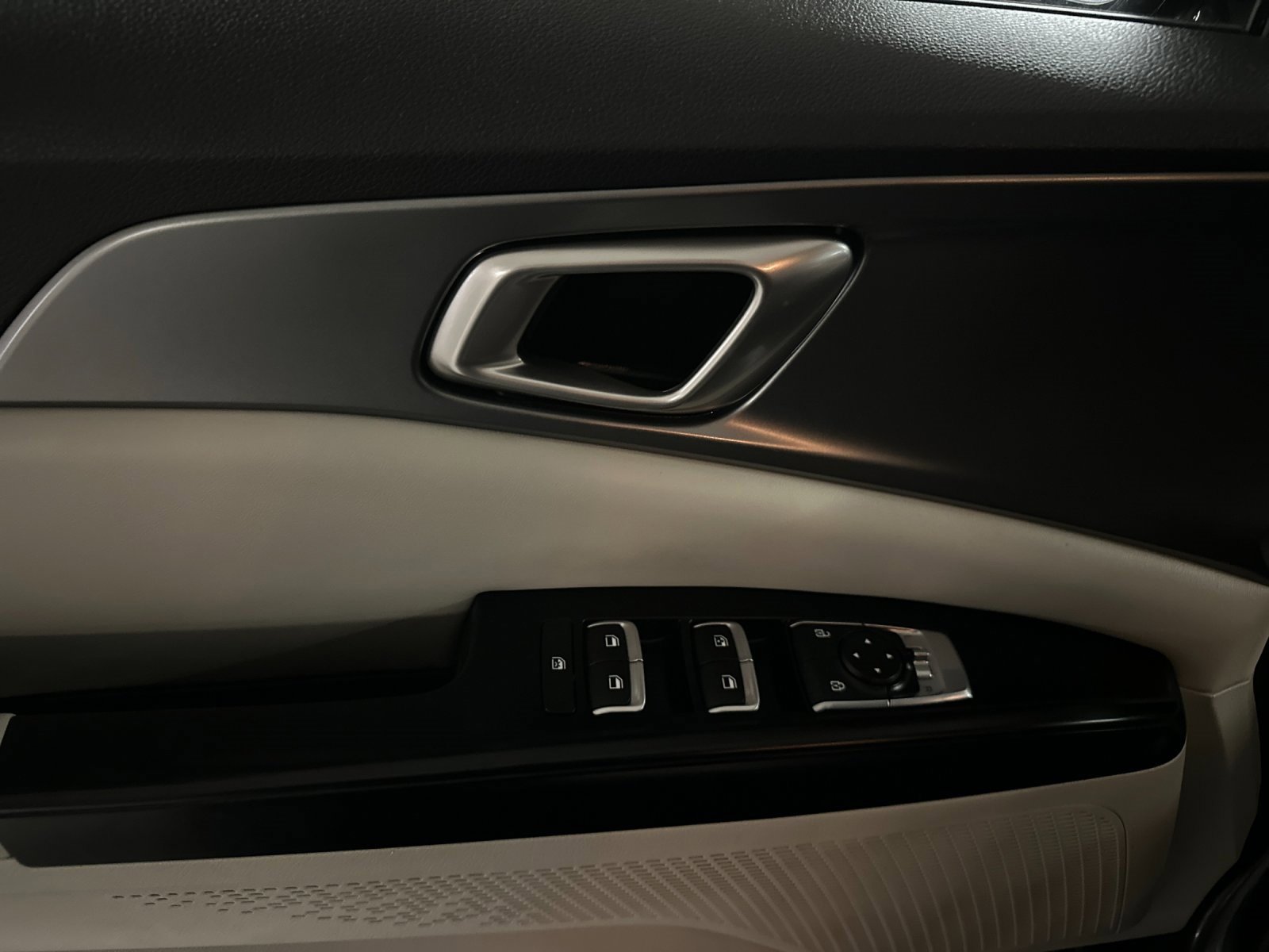 Certified 2024 Kia Carnival LX image 10