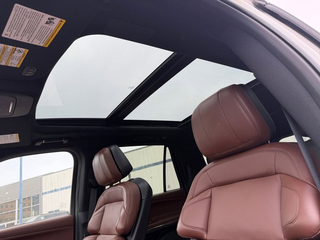 Used 2025 Lincoln Navigator L Reserve image 49