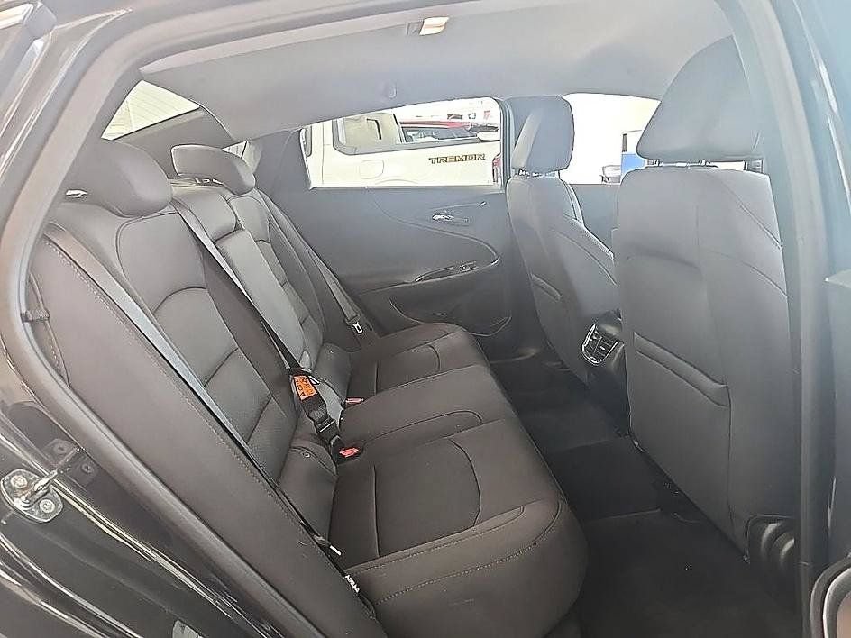 Used 2017 Chevrolet Malibu LT FWD image 30