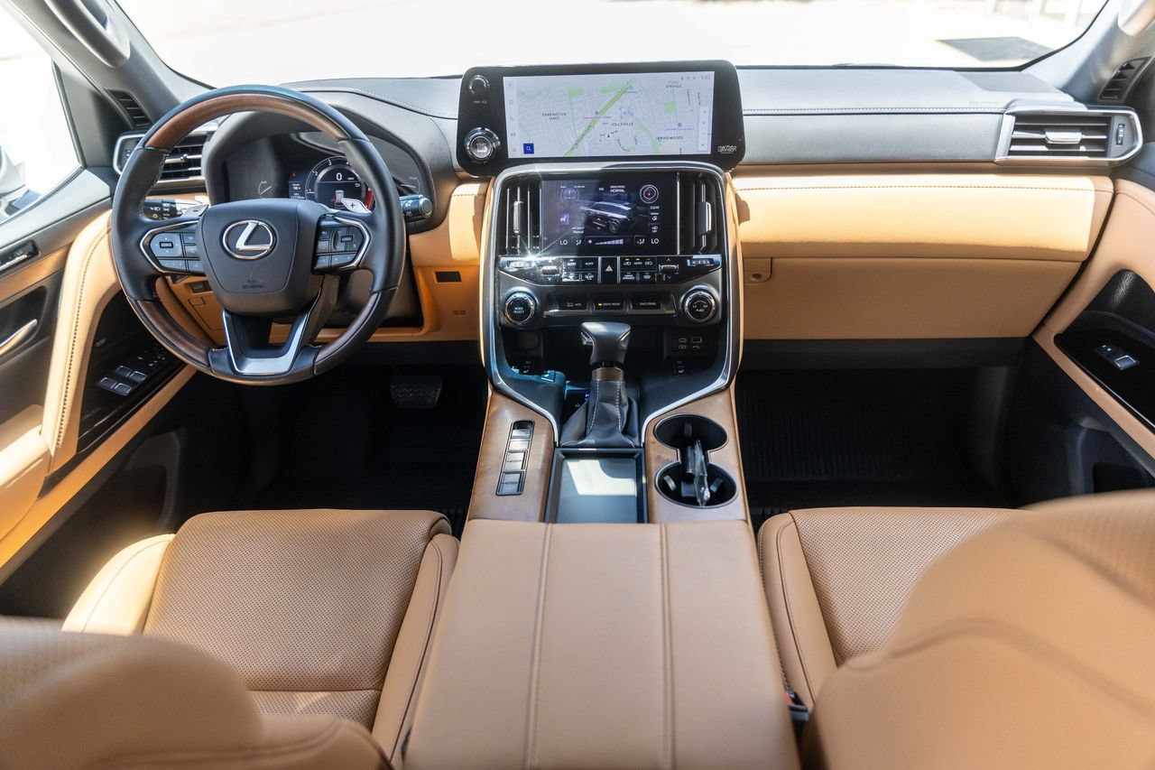 Used 2024 Lexus LX 600 4WD w/ Luxury Package image 37