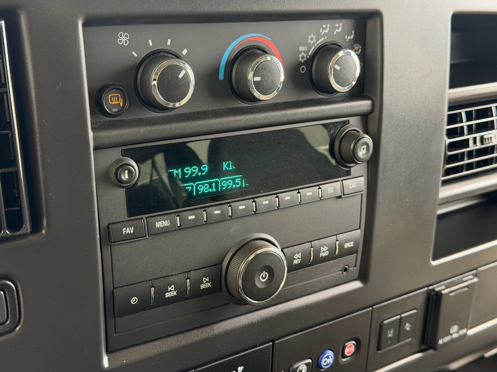 Used 2025 Chevrolet Express 3500 LT w/ LT Preferred Equipment Group RWD image 18