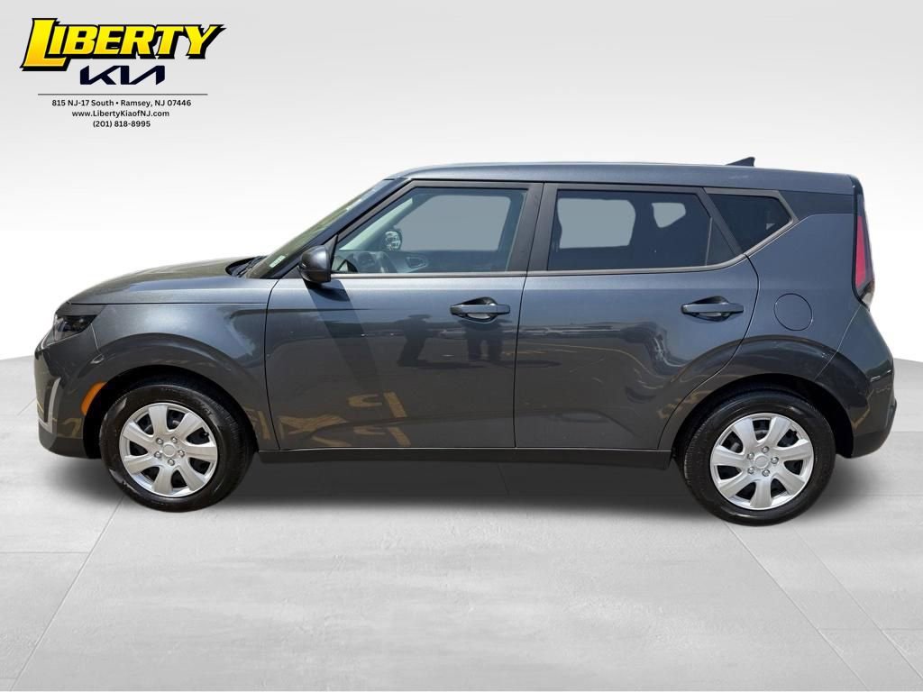 Used 2023 Kia Soul LX FWD image 4