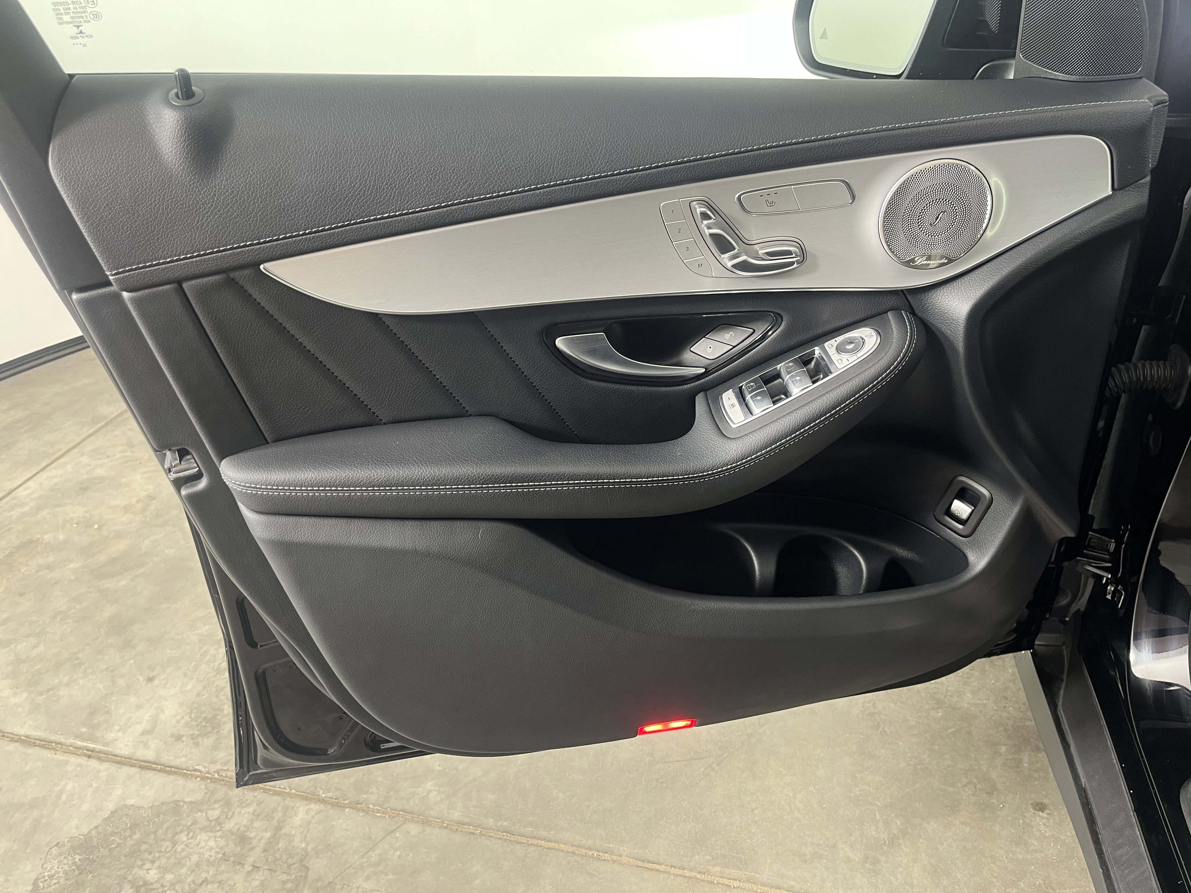 Used 2023 Mercedes-Benz GLC 300 4MATIC Coupe image 18