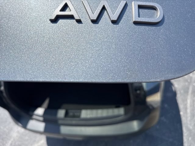 Used 2025 Nissan Kicks SV AWD/4WD image 13