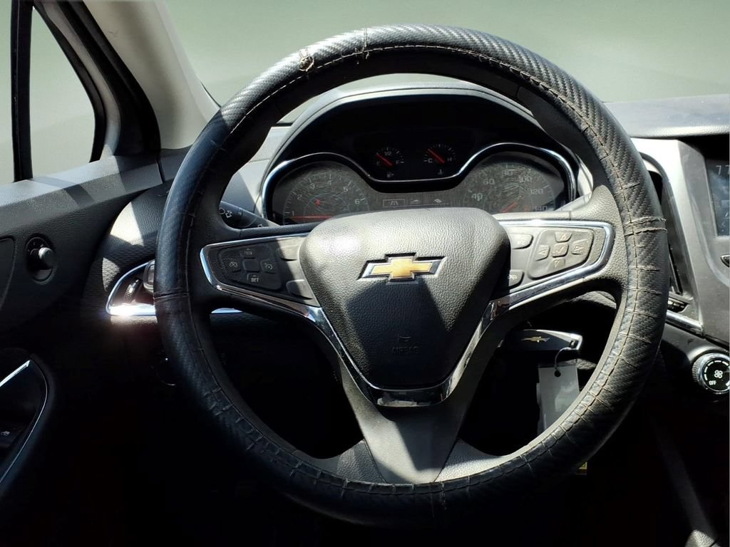 Used 2017 Chevrolet Cruze LT FWD image 19