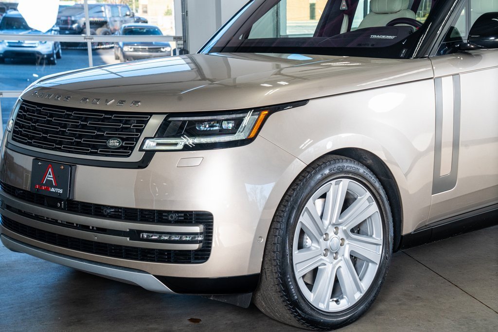 Used 2023 Land Rover Range Rover Long Wheelbase SE image 12