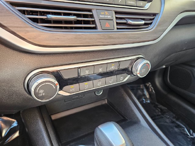Used 2025 Nissan Altima 2.5 SV FWD image 30