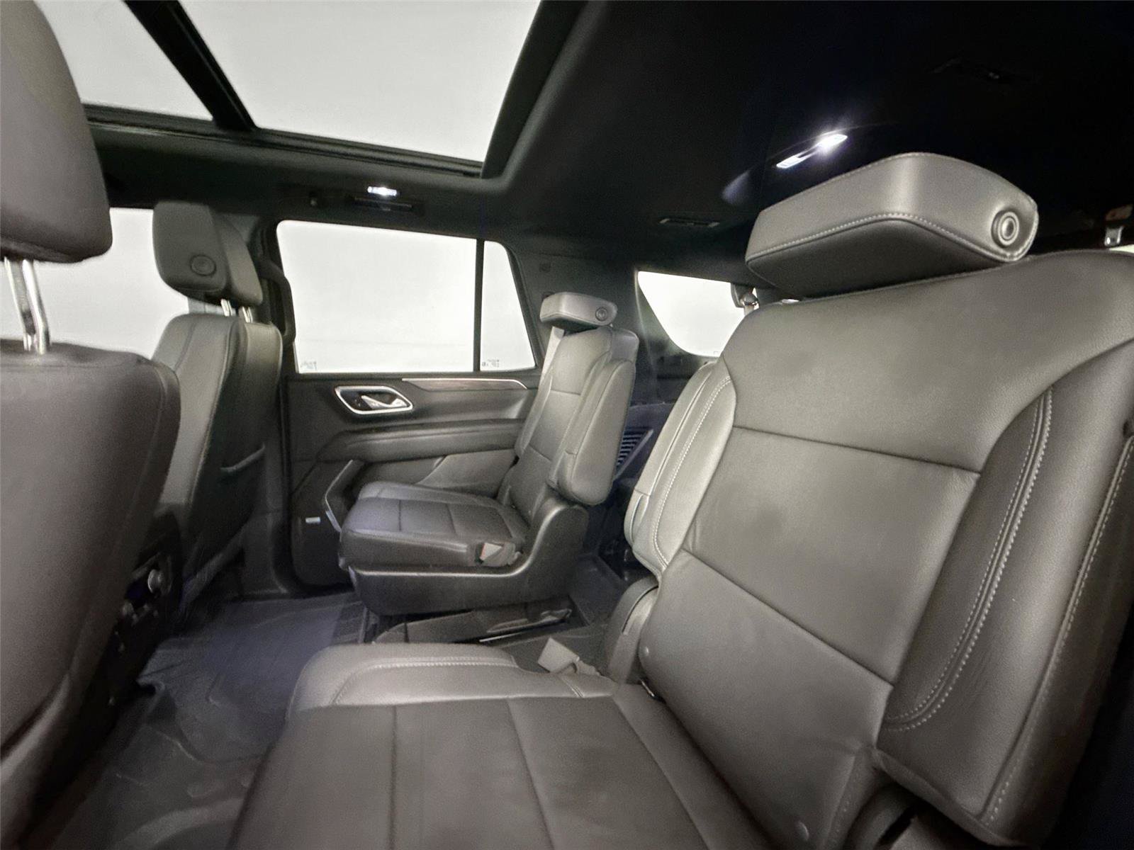 Used 2024 Chevrolet Tahoe Z71 w/ Luxury Package AWD/4WD image 30