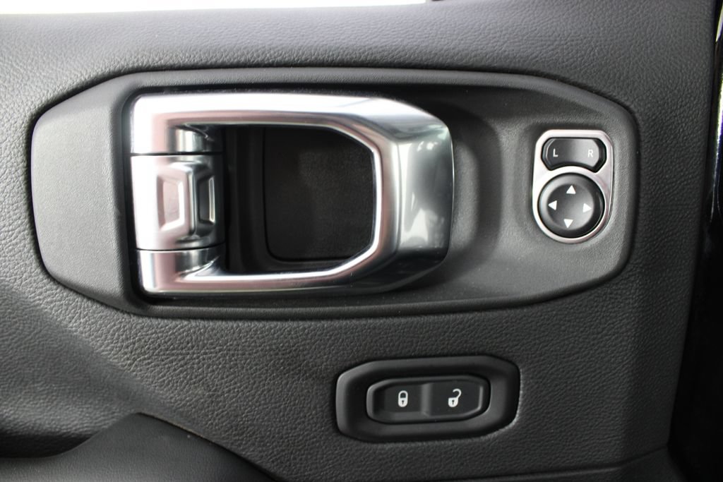 Used 2025 Jeep Wrangler Unlimited Sahara AWD/4WD image 14