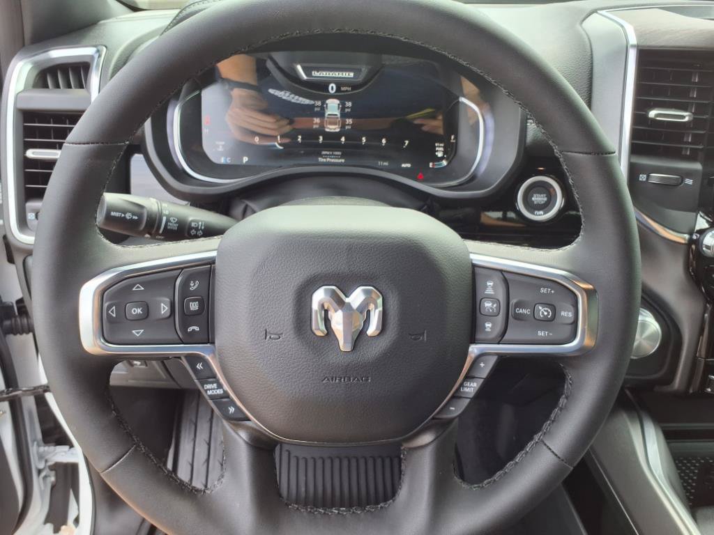 Used 2025 RAM 1500 Laramie AWD/4WD image 11