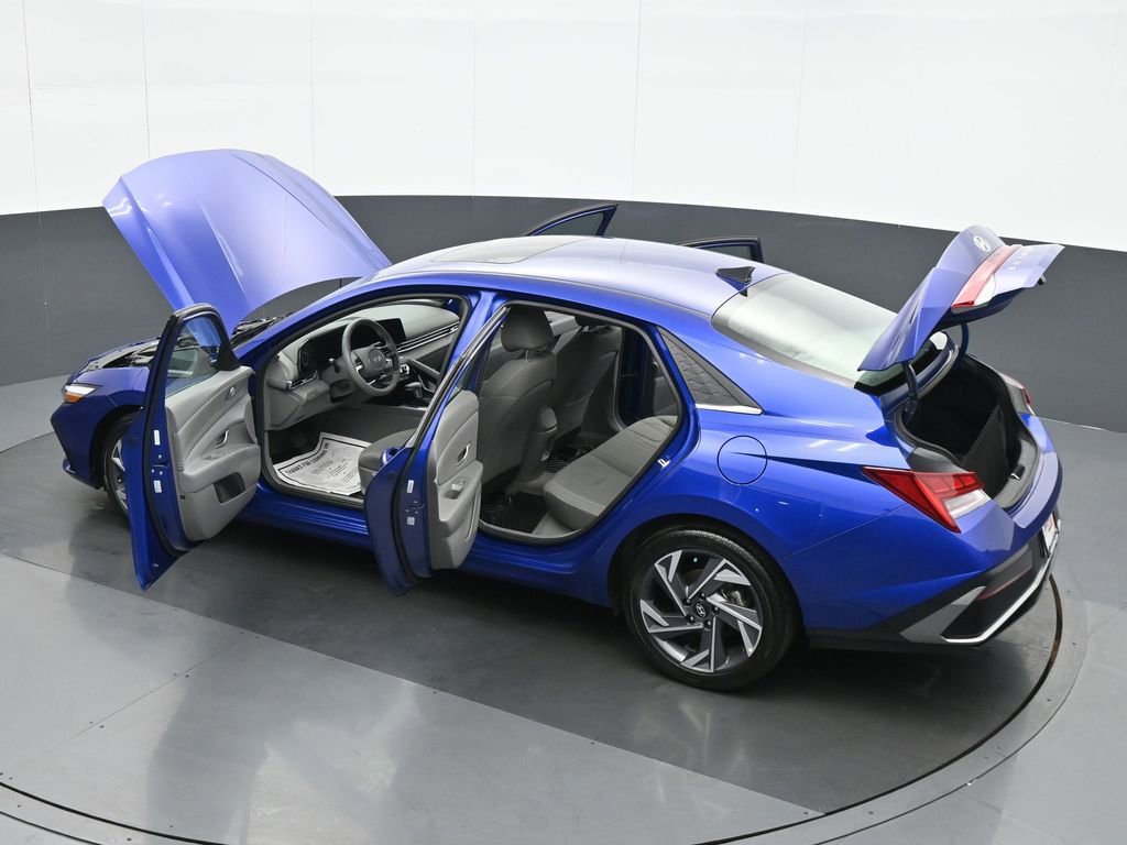 Used 2025 Hyundai Elantra SEL FWD image 38