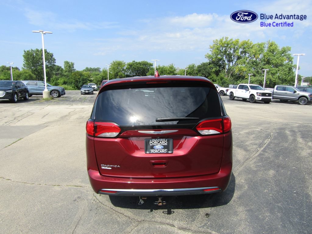 Used 2017 Chrysler Pacifica Touring Plus w/ Tire & Wheel Group FWD image 5