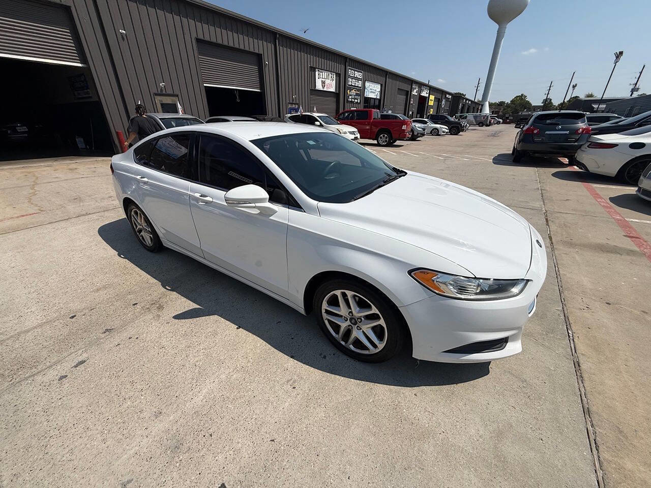Used 2015 Ford Fusion SE image 12