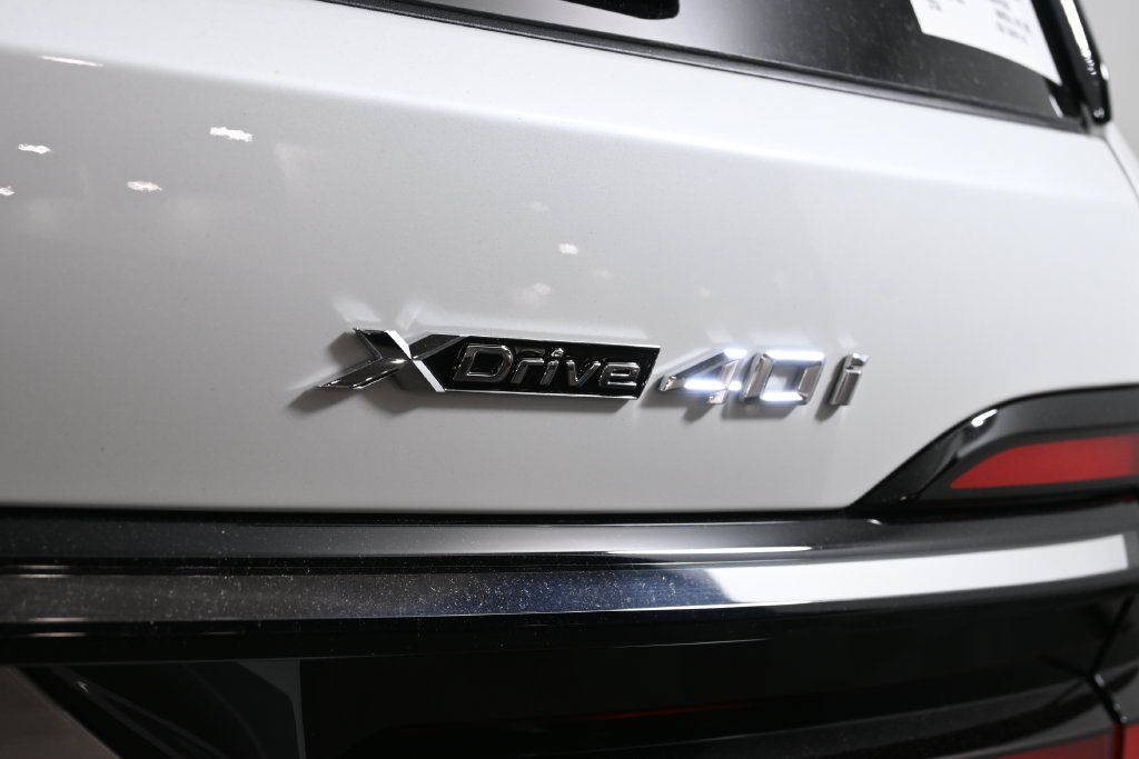 Used 2027 BMW X7 xDrive40i AWD/4WD image 43