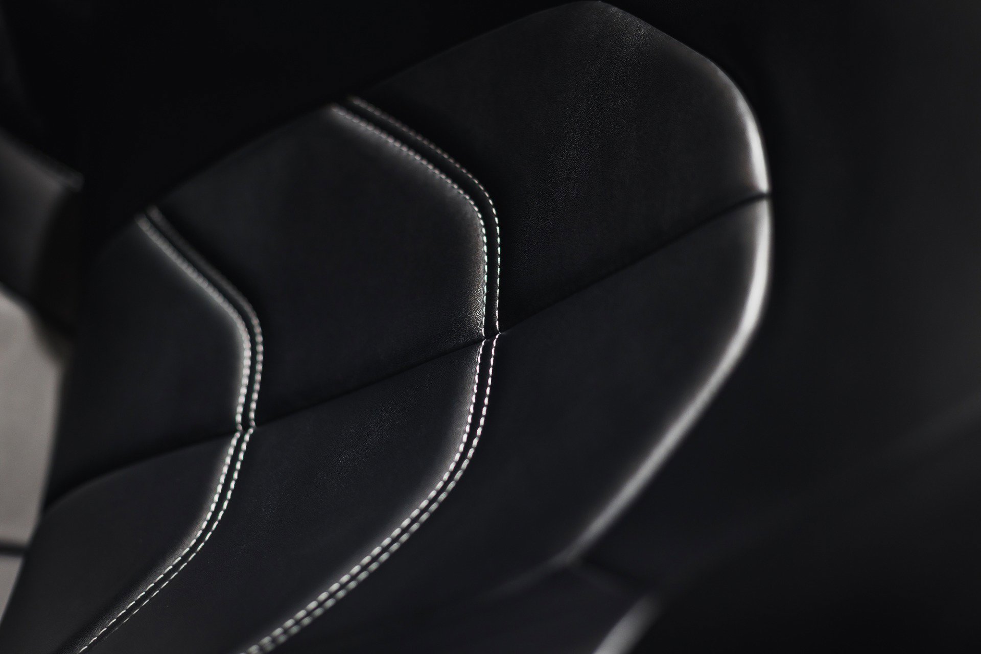 Used 2018 Ferrari 488 Spider RWD image 32