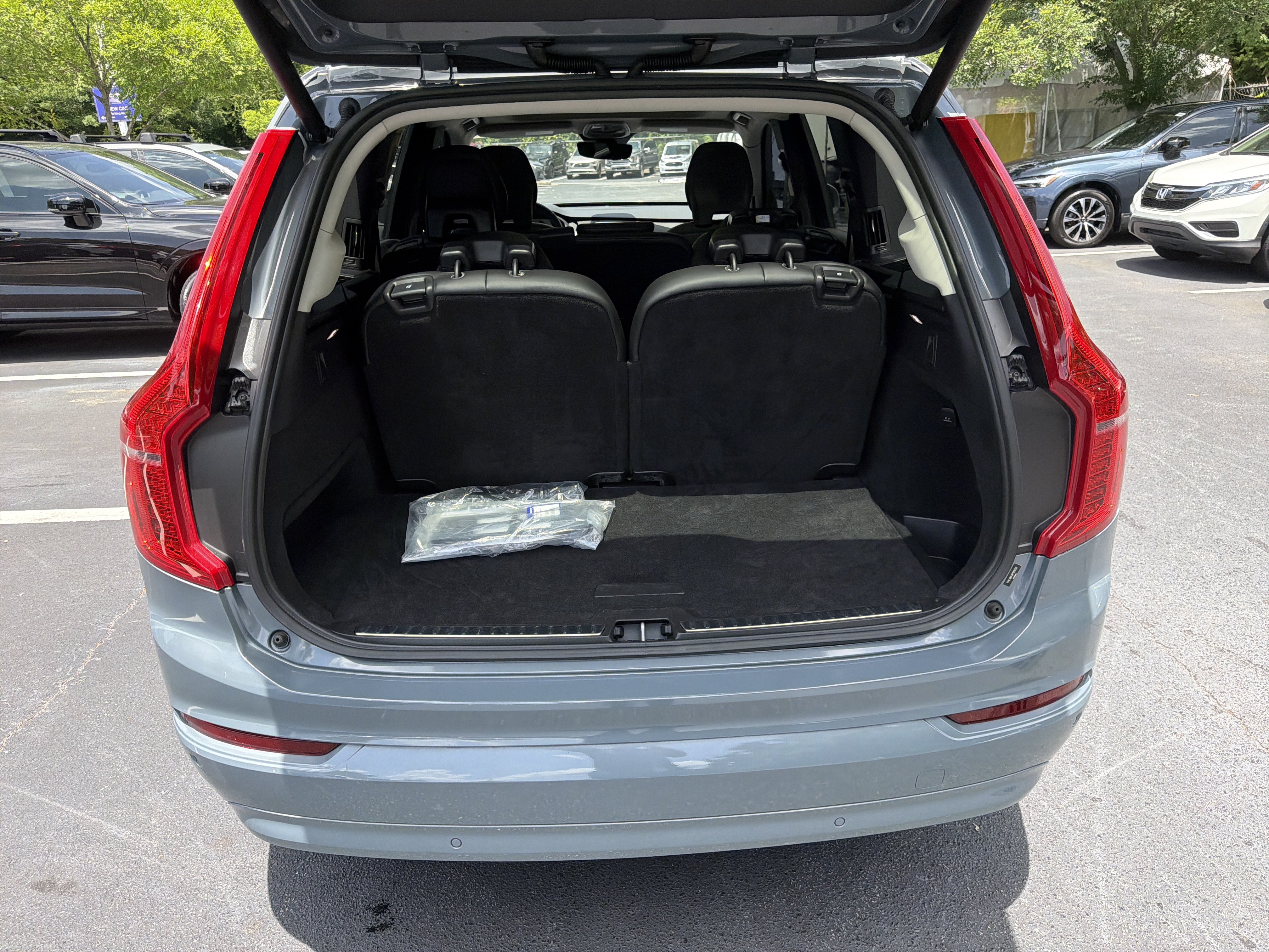 Used 2023 Volvo XC90 B5 Core AWD/4WD image 34