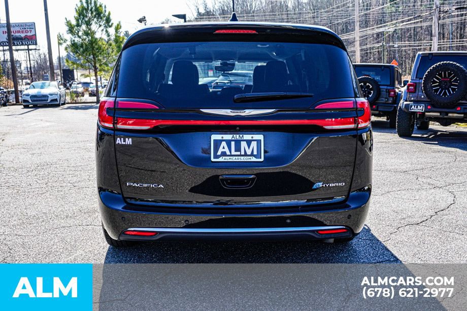 Used 2024 Chrysler Pacifica Select image 11