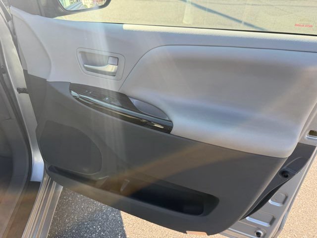 Used 2016 Toyota Sienna XLE Premium AWD/4WD image 26