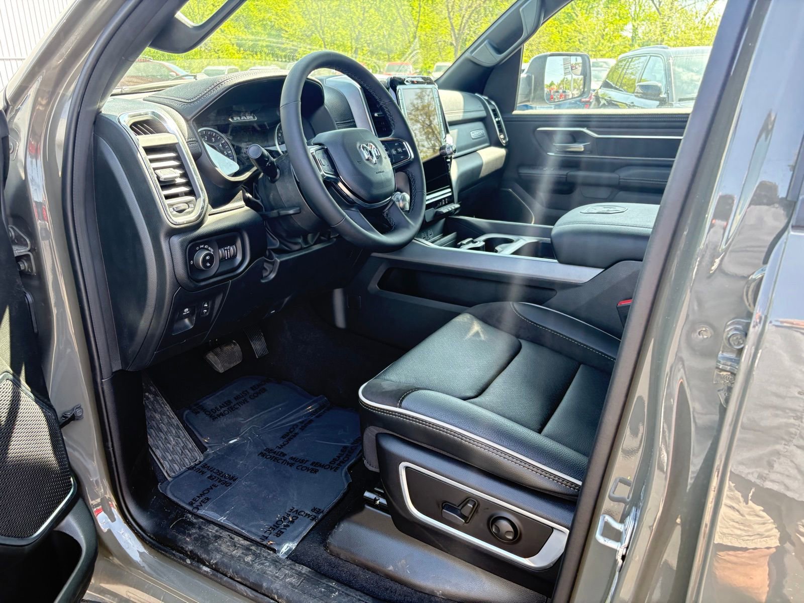 Used 2026 RAM 1500 Laramie AWD/4WD image 14