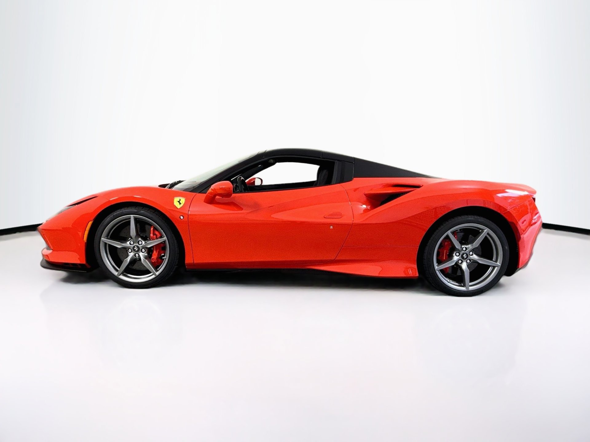 Certified 2022 Ferrari F8 Tributo RWD image 4