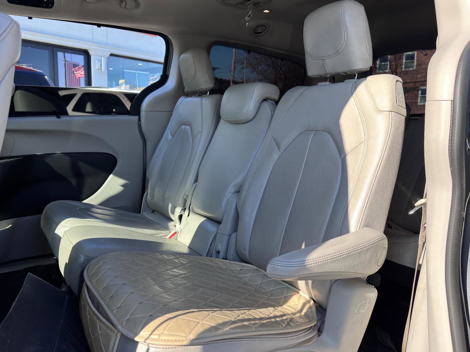 Used 2020 Chrysler Pacifica Touring-L Plus image 25