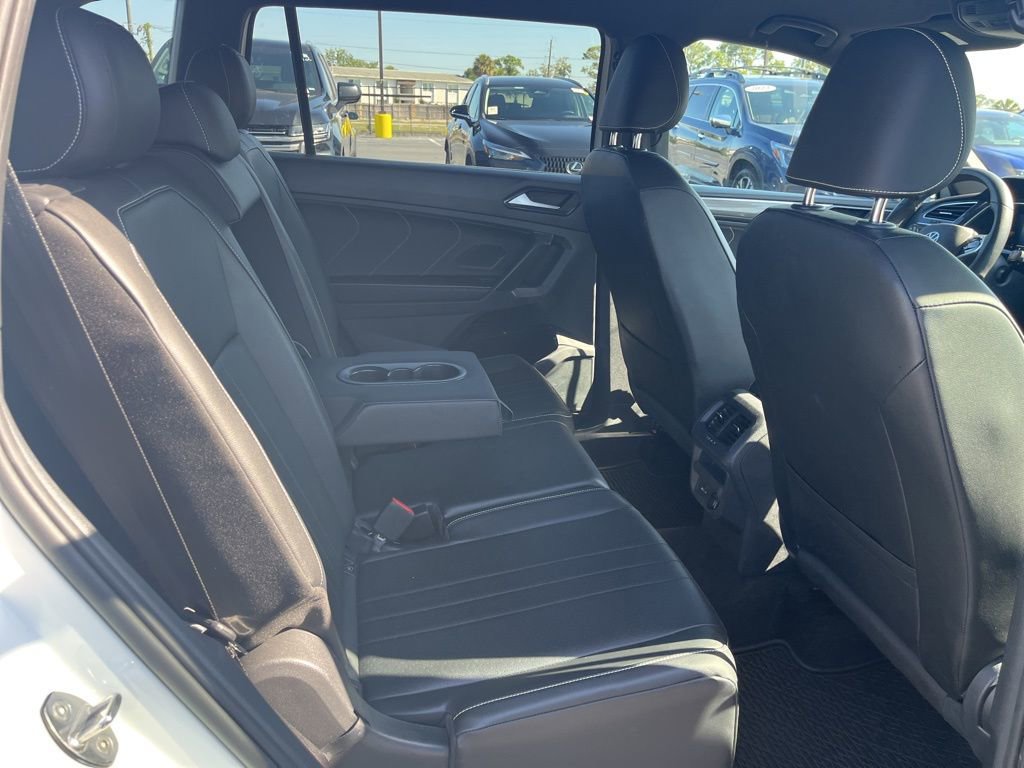 Used 2022 Volkswagen Tiguan SE R-Line image 8