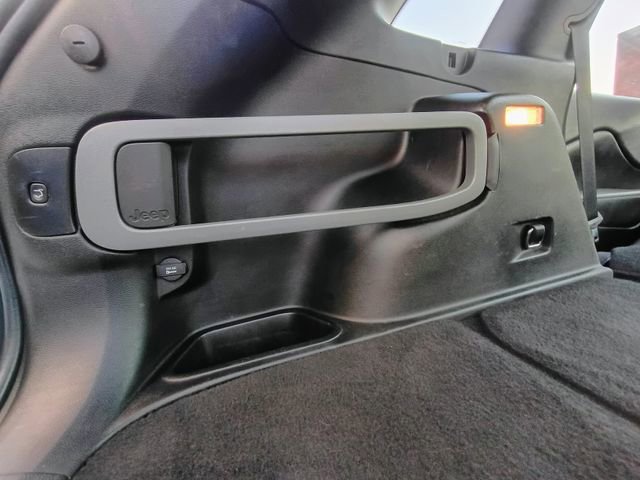 Used 2018 Jeep Cherokee Limited image 62