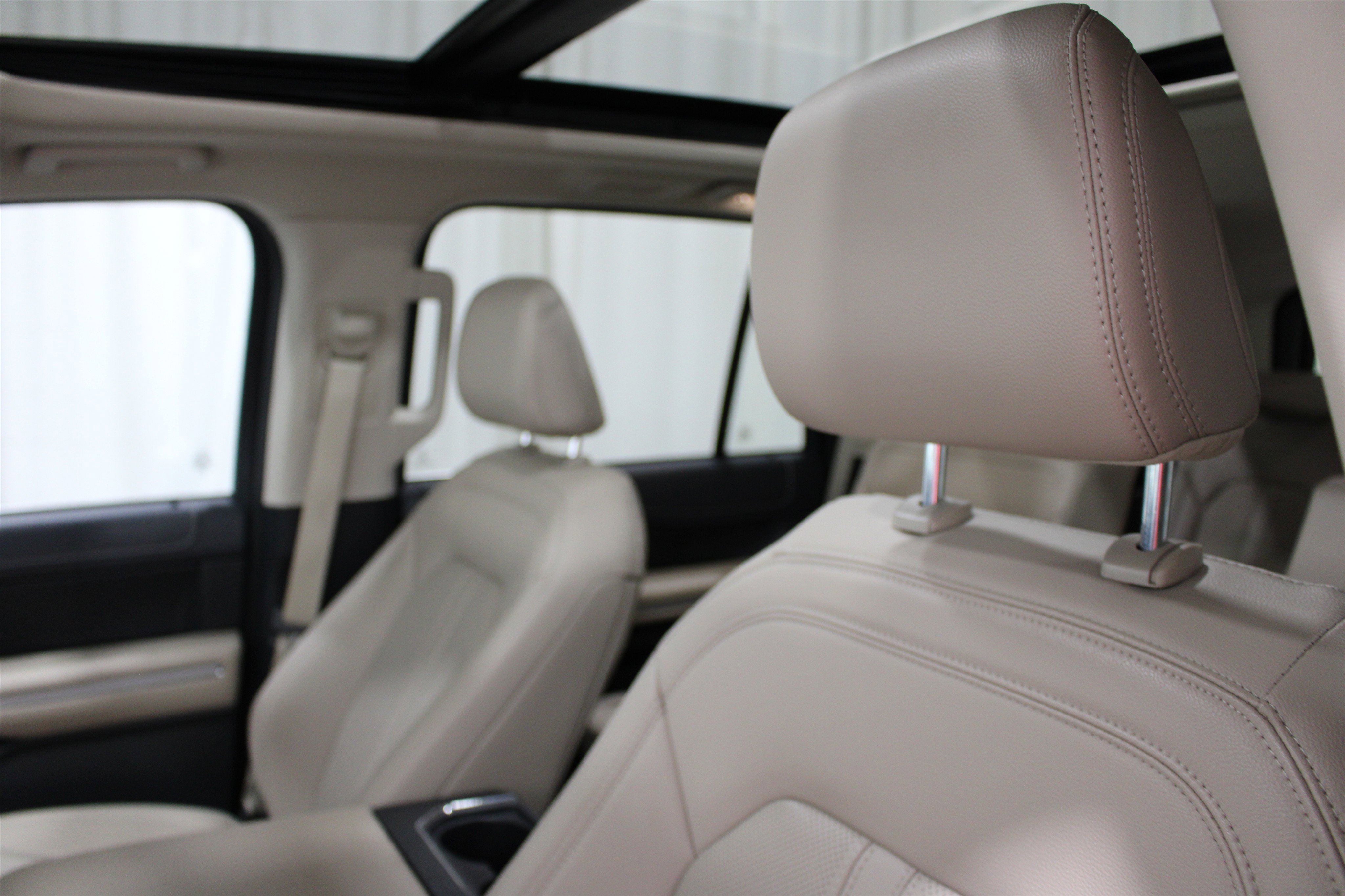 Used 2024 Ford Expedition Limited image 4