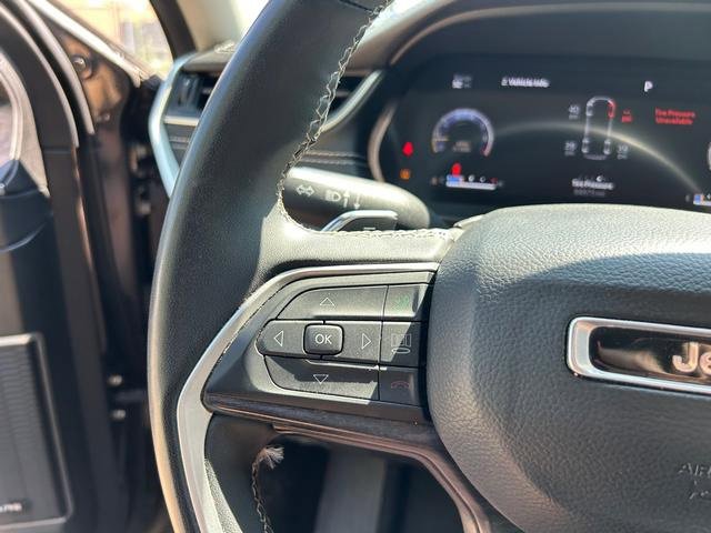 Used 2023 Jeep Grand Cherokee L Limited w/ Black Appearance Package image 22