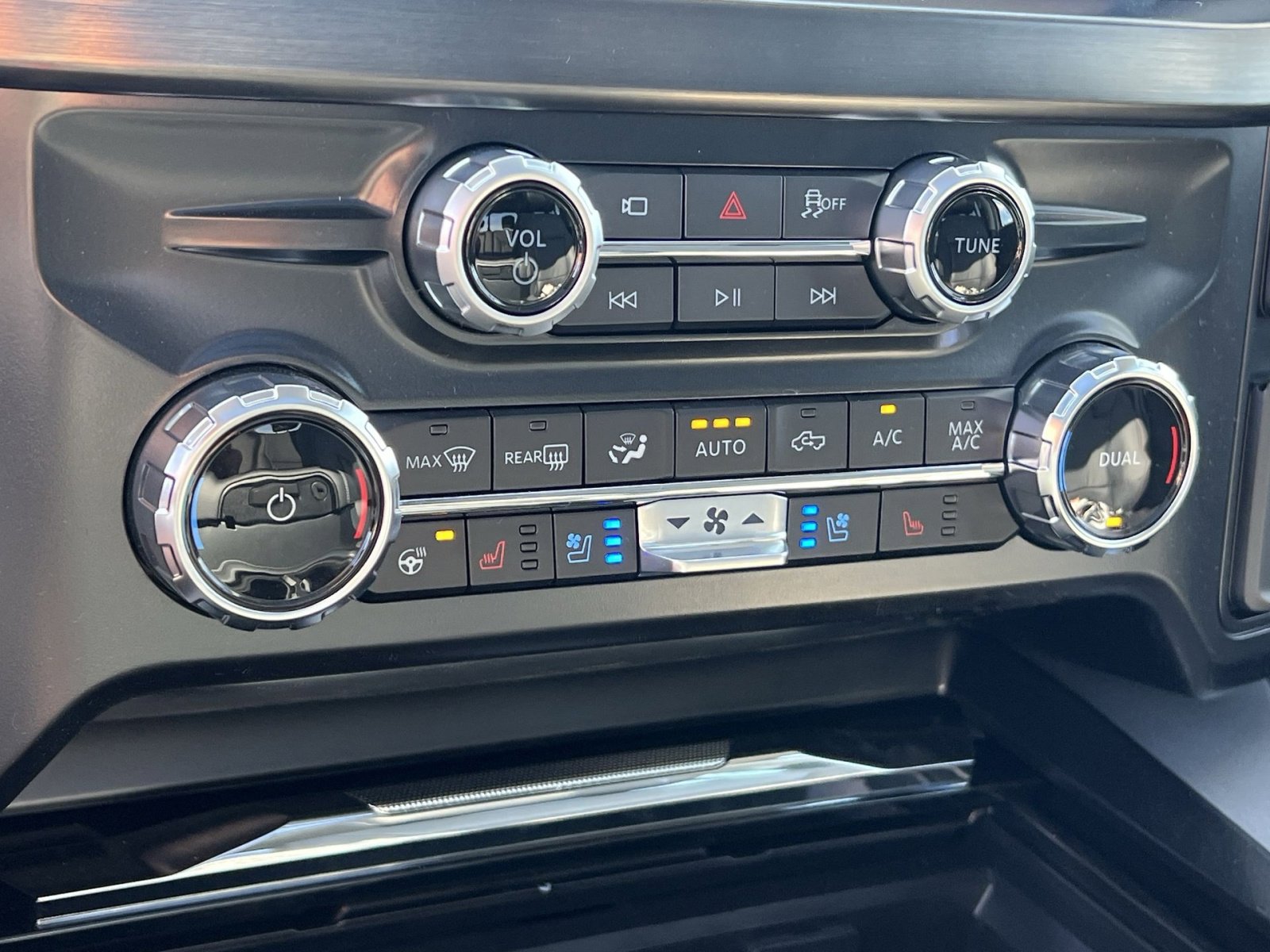 New 2026 Ford F350 Lariat w/ Black Appearance Package image 21