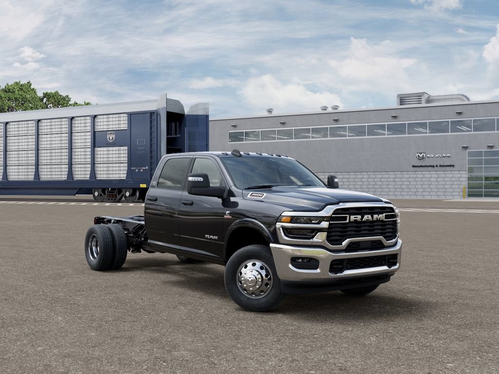 New 2025 RAM 3500 Big Horn AWD/4WD image 5
