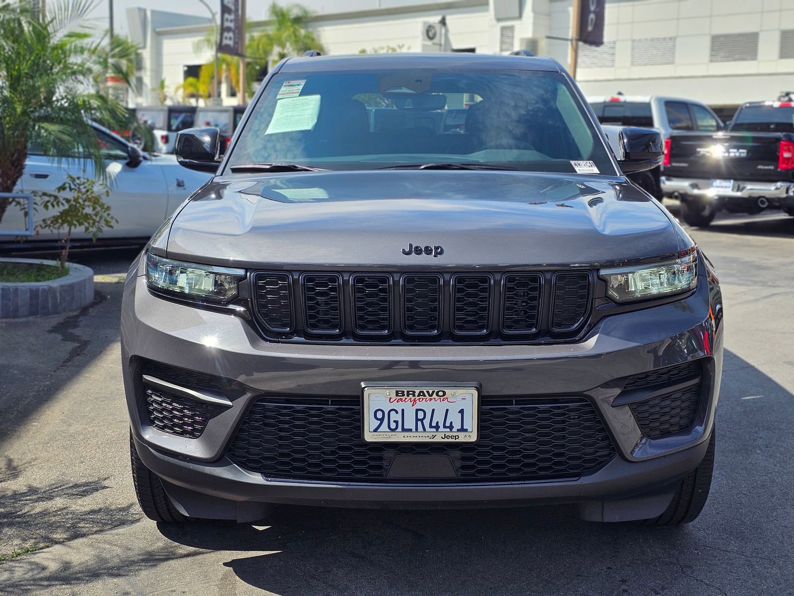 Used 2023 Jeep Grand Cherokee Altitude image 2