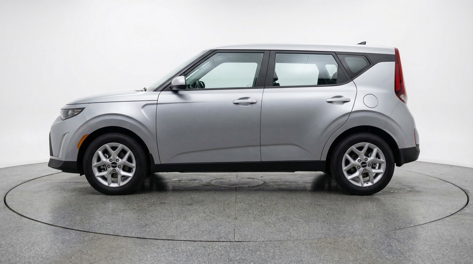 Used 2025 Kia Soul LX w/ LX Technology Package image 5