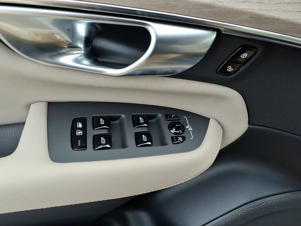New 2026 Volvo XC90 B6 Ultra w/ Protection Package Premier image 11