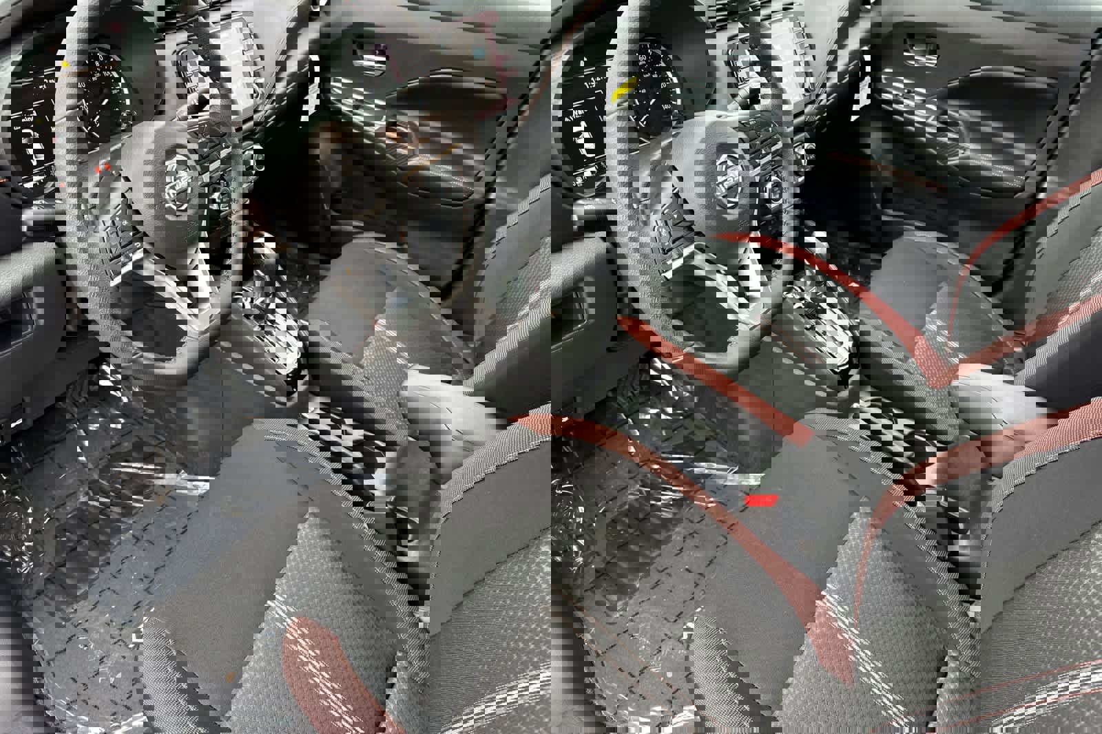 New 2025 Nissan Versa SR w/ Trunk Package image 11