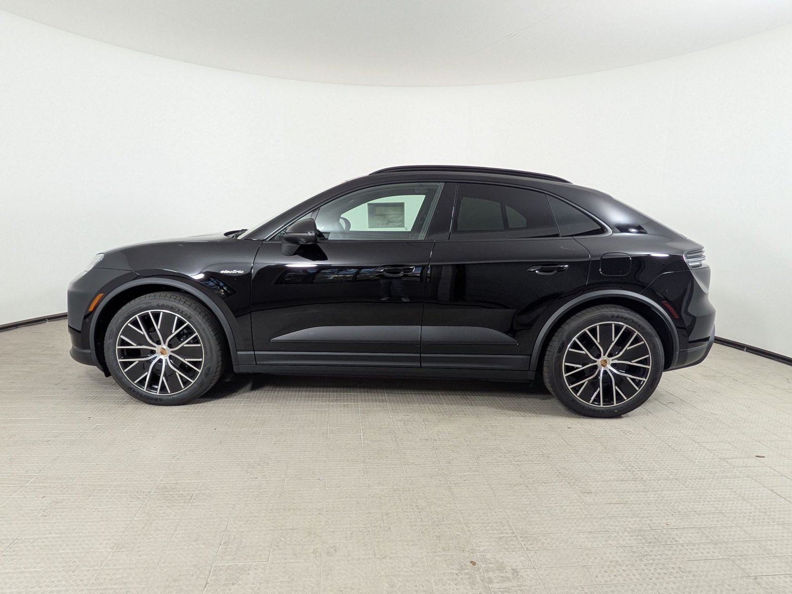 New 2026 Porsche Macan Electric RWD image 2
