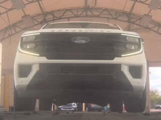 Used 2025 Ford Expedition Active AWD/4WD image 2