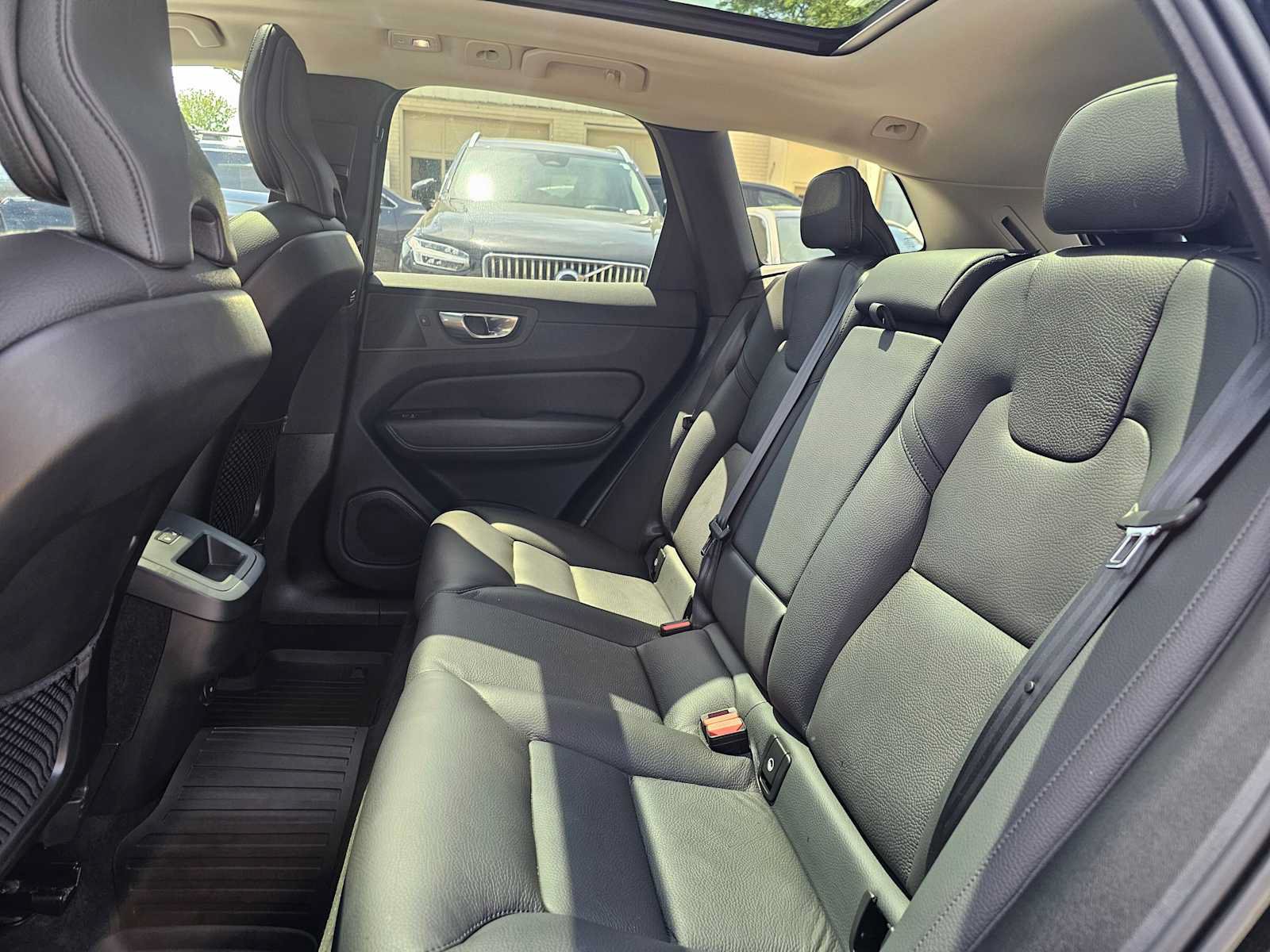 Used 2023 Volvo XC60 B5 Plus w/ Climate Package AWD/4WD image 18