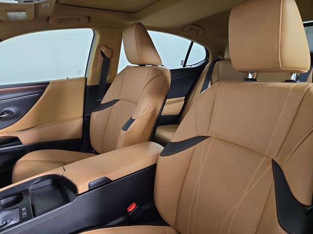 Certified 2024 Lexus ES 300h w/ Luxury Package image 13