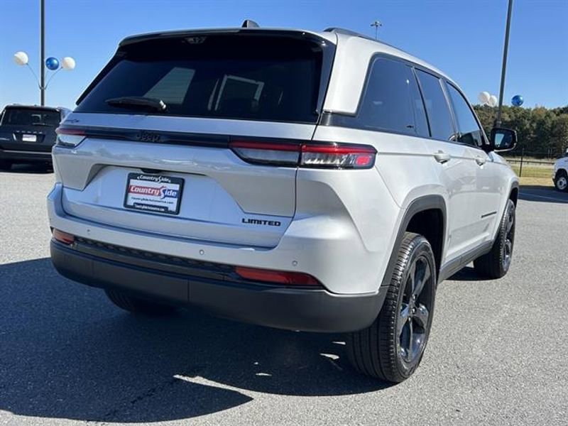 New 2025 Jeep Grand Cherokee Limited w/ Luxury Tech Group II RWD image 7