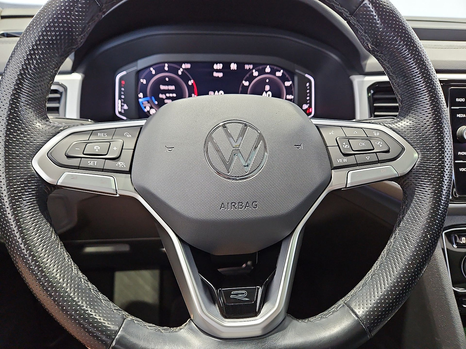 Certified 2022 Volkswagen Atlas SEL R-Line AWD/4WD image 21