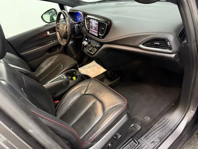 Used 2020 Chrysler Pacifica Limited image 36