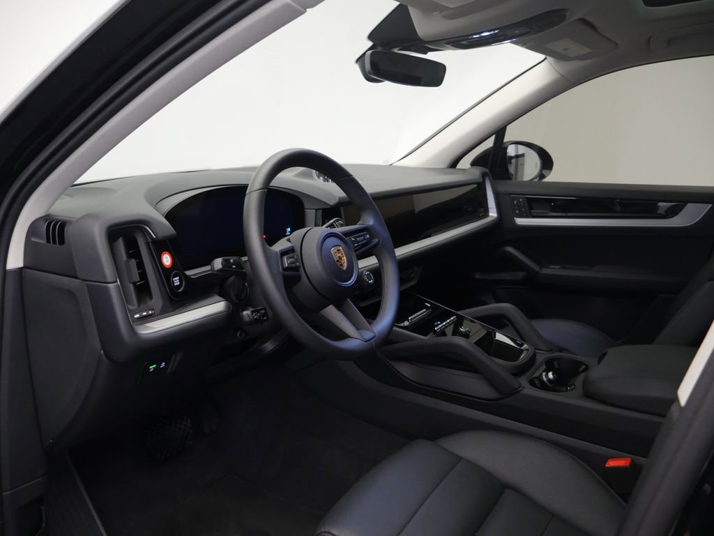 Certified 2024 Porsche Cayenne image 4