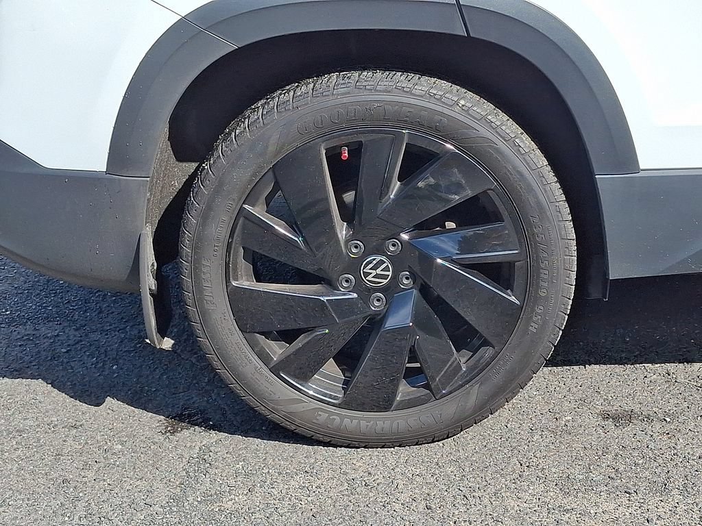 Used 2024 Volkswagen Taos SE AWD/4WD image 33
