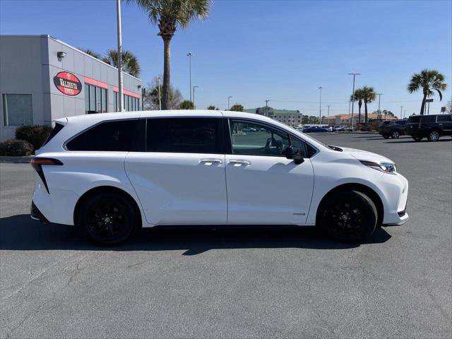 Certified 2021 Toyota Sienna XSE image 6